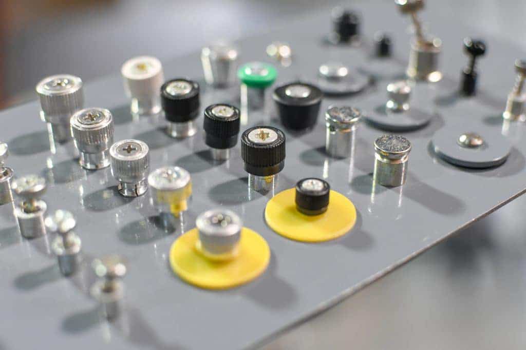 We deliver quarter-turn fasteners that work the way you prefer.